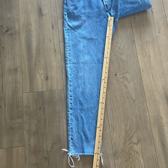 Levi's Women's 501 S Button Fly Size 27 Medium Wash Raw Hem Busted Knee EUC - Picture 13 of 15